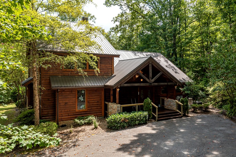 Charming Sevierville Getaway with Stunning Deck and Hot Tub