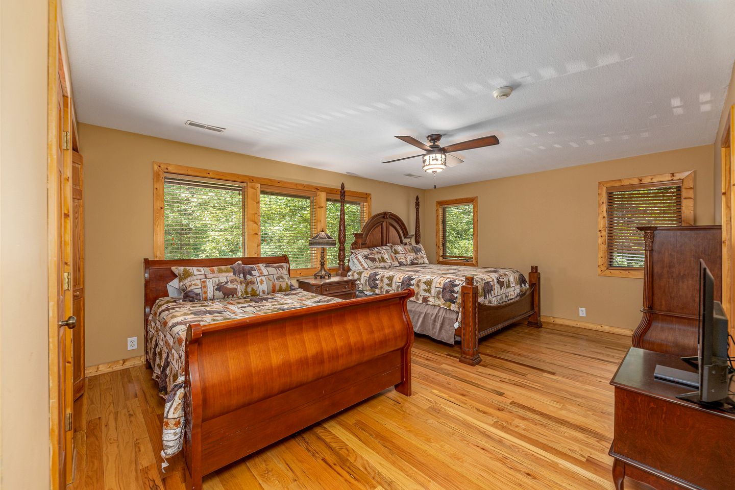 Charming Sevierville Getaway with Stunning Deck and Hot Tub