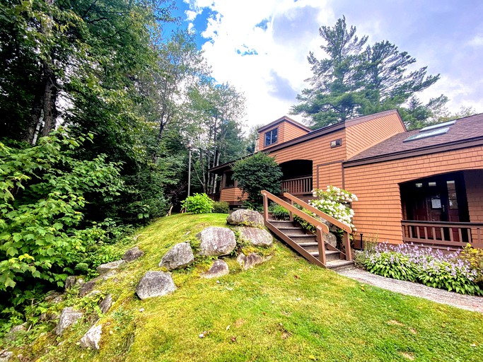 Luxury cabin rental for a ski vacation near Mount Washington