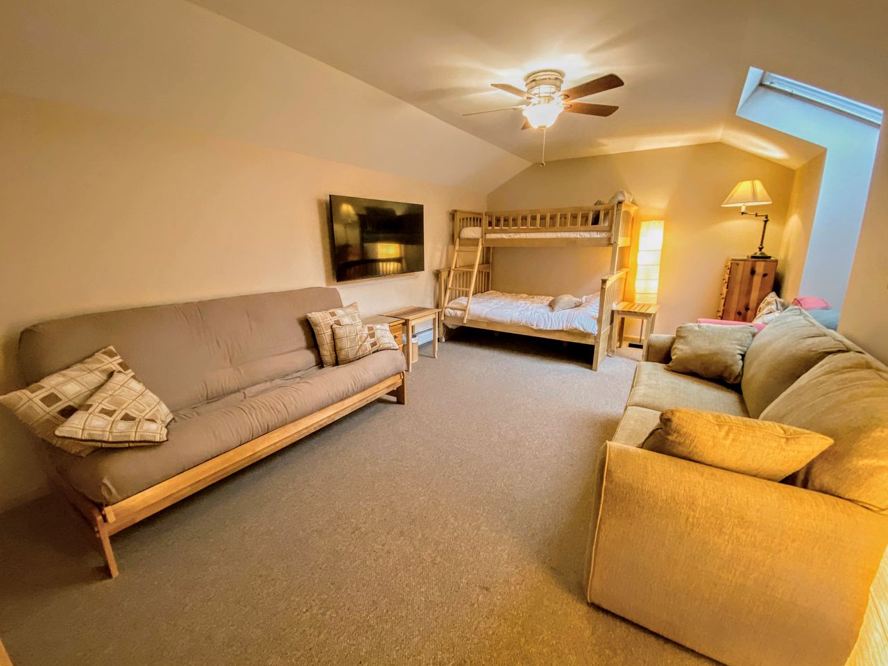 Modern Cabin Rental Perfect for a Luxury Ski Vacation near Mount Washington