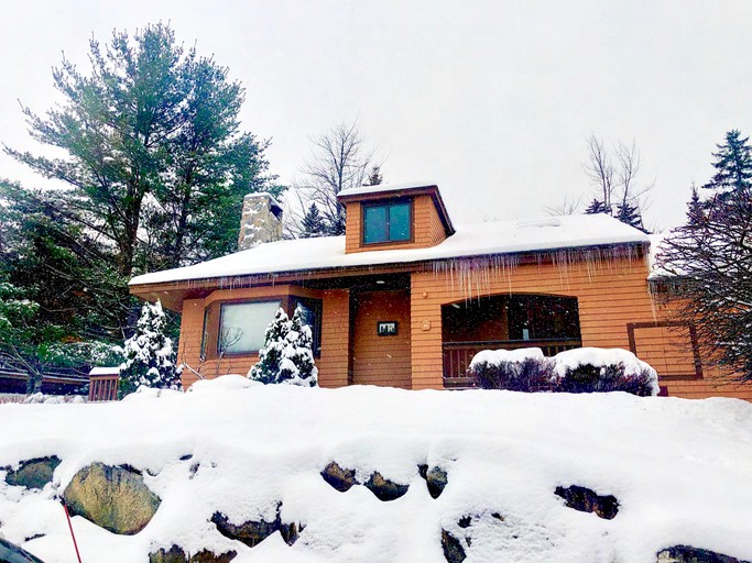 Cabin near Mount Washington for NH glamping