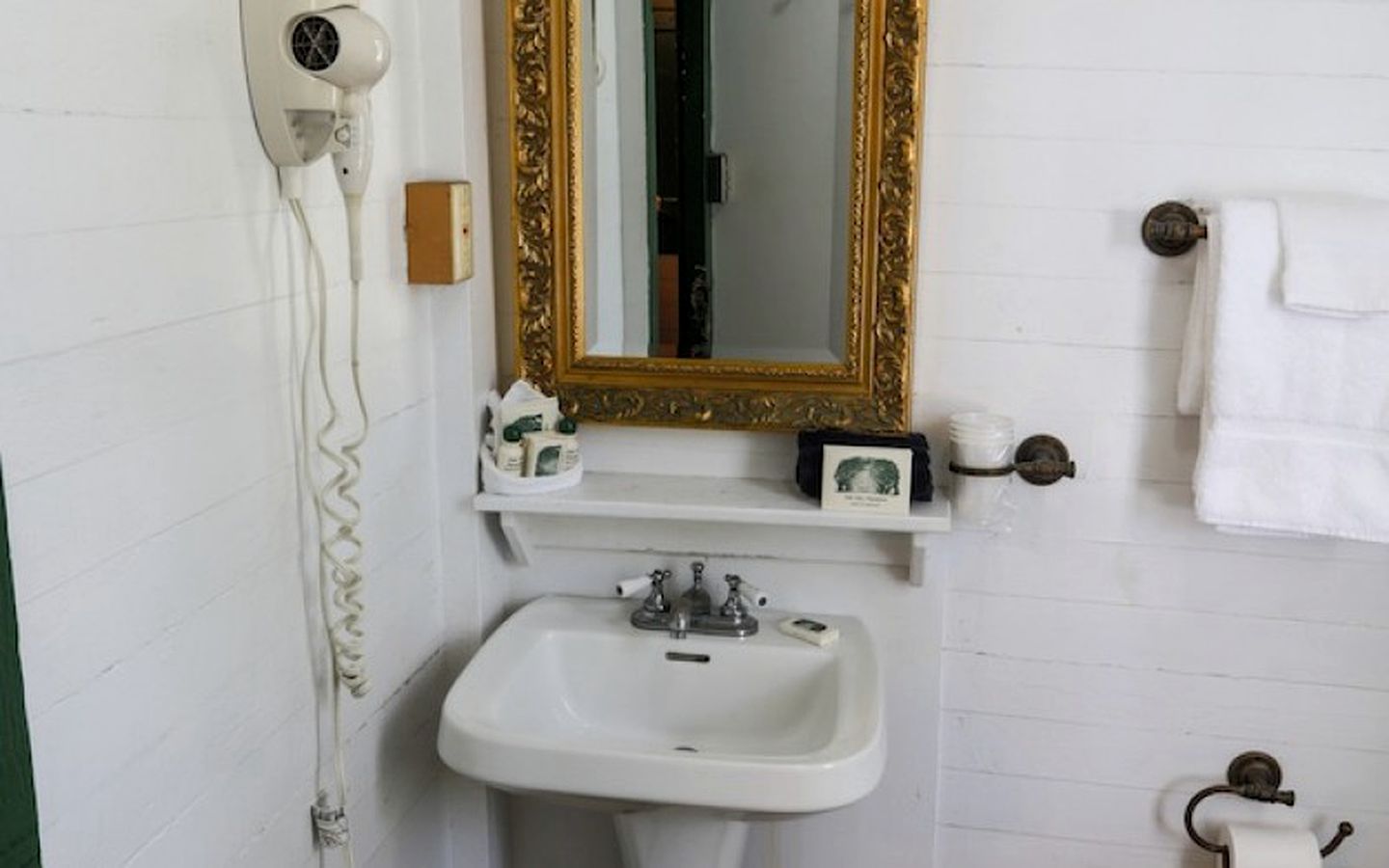 Cozy Vacation Cottage Rental by the Mississippi River in Vacherie, Louisiana