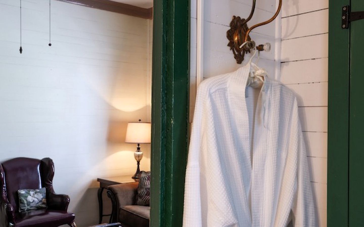 Cozy Vacation Cottage Rental by the Mississippi River in Vacherie, Louisiana