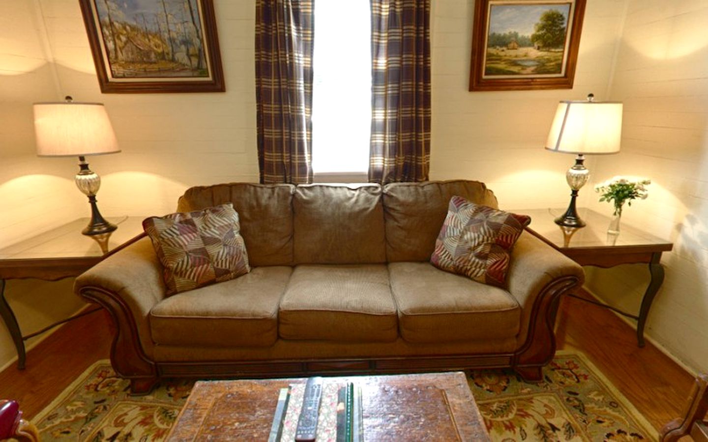 Cozy Vacation Cottage Rental by the Mississippi River in Vacherie, Louisiana