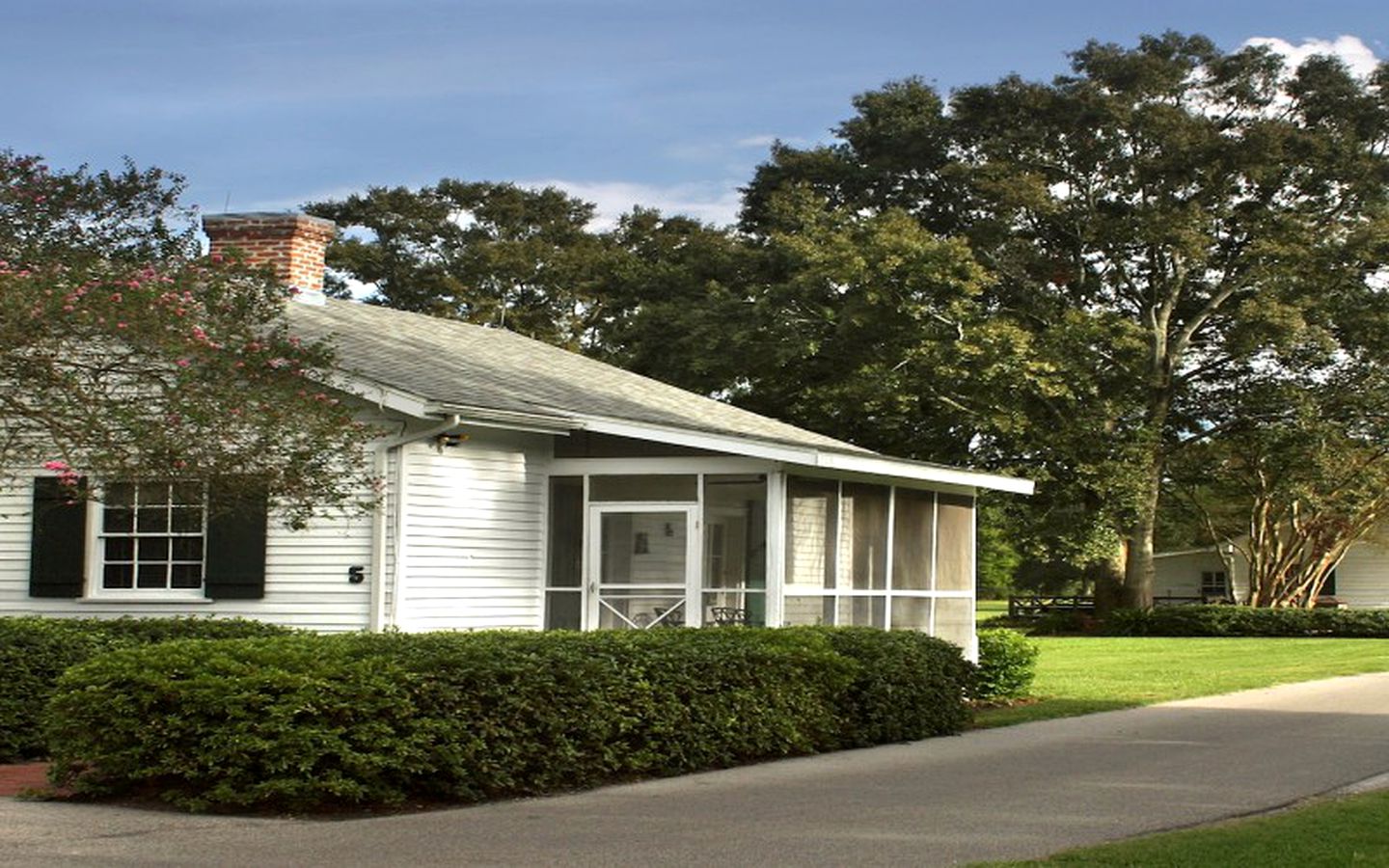 Romantic Cottage for Two by the Mississippi River in Vacherie, Louisiana