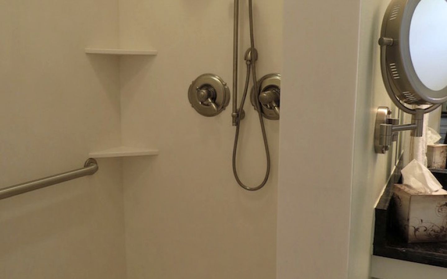 Luxury Handicapped-Accessible Vacation Cottage in St. James Parish, Louisiana