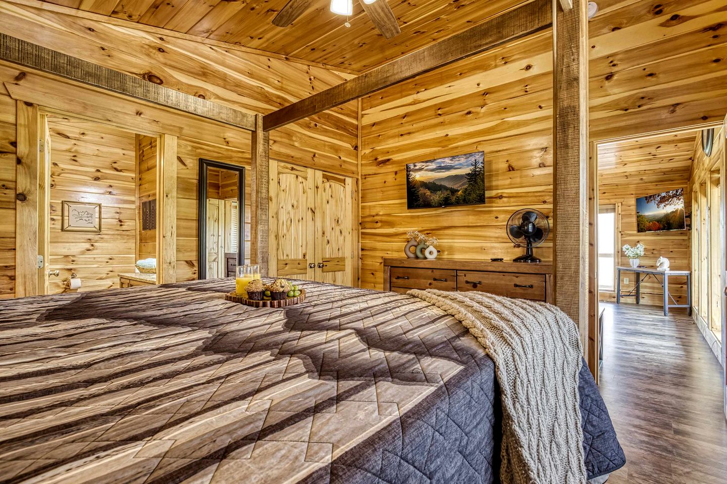 Spacious Mountain Cabin Retreat with Theater, Hot Tub & Fire Pit in Sevierville, Tennessee