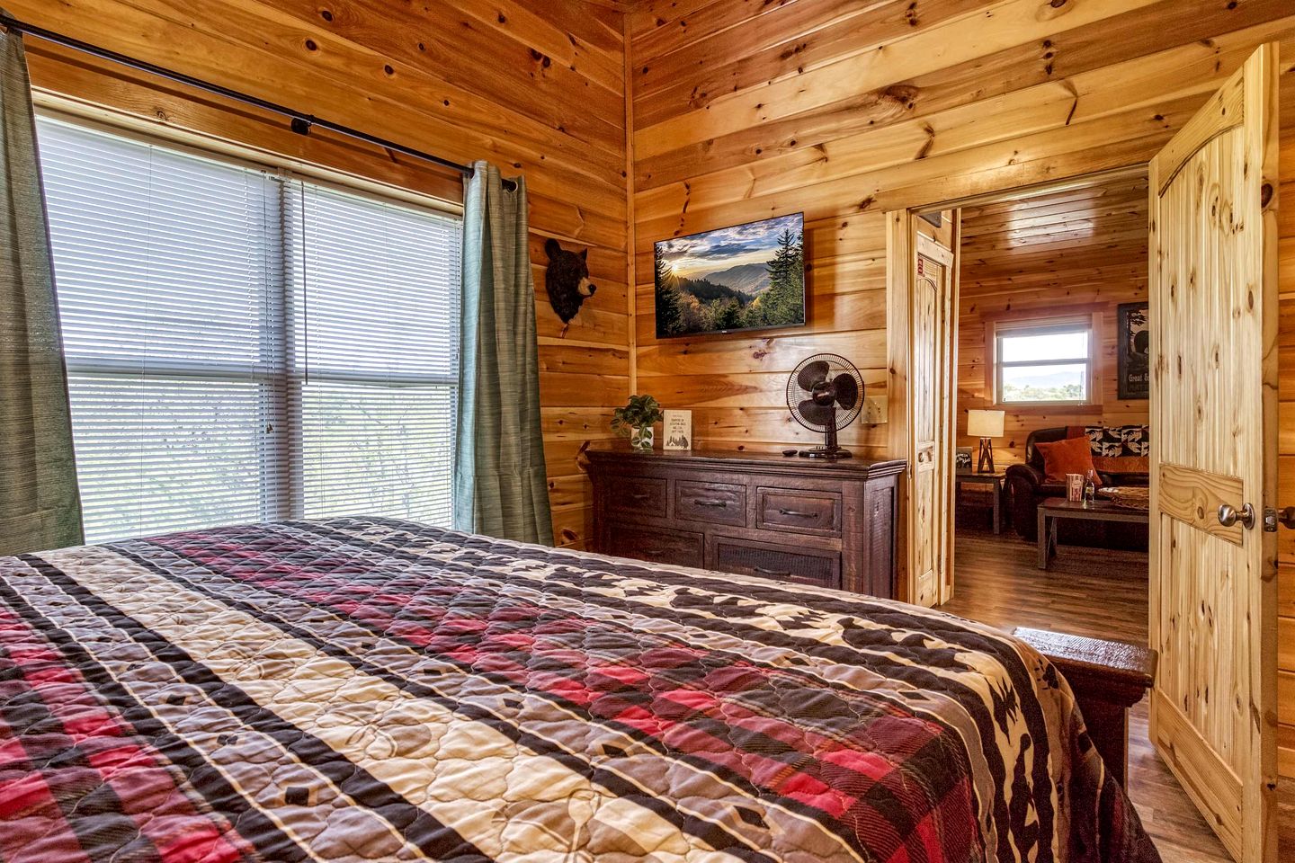 Spacious Mountain Cabin Retreat with Theater, Hot Tub & Fire Pit in Sevierville, Tennessee
