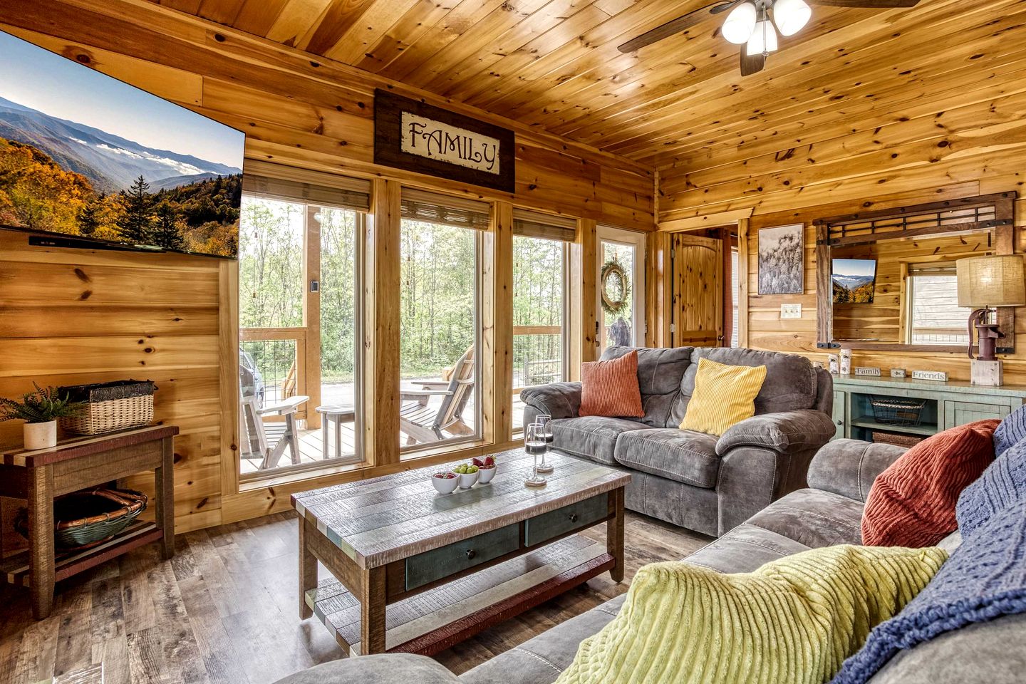 Spacious Mountain Cabin Retreat with Theater, Hot Tub & Fire Pit in Sevierville, Tennessee