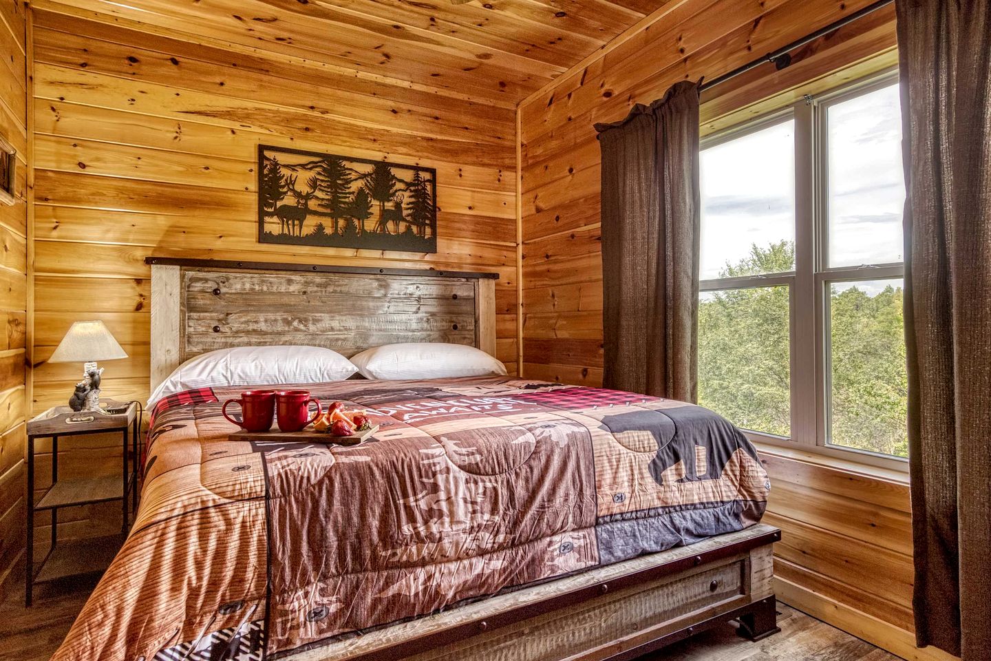 Spacious Mountain Cabin Retreat with Theater, Hot Tub & Fire Pit in Sevierville, Tennessee