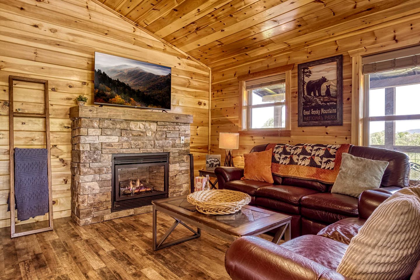 Spacious Mountain Cabin Retreat with Theater, Hot Tub & Fire Pit in Sevierville, Tennessee