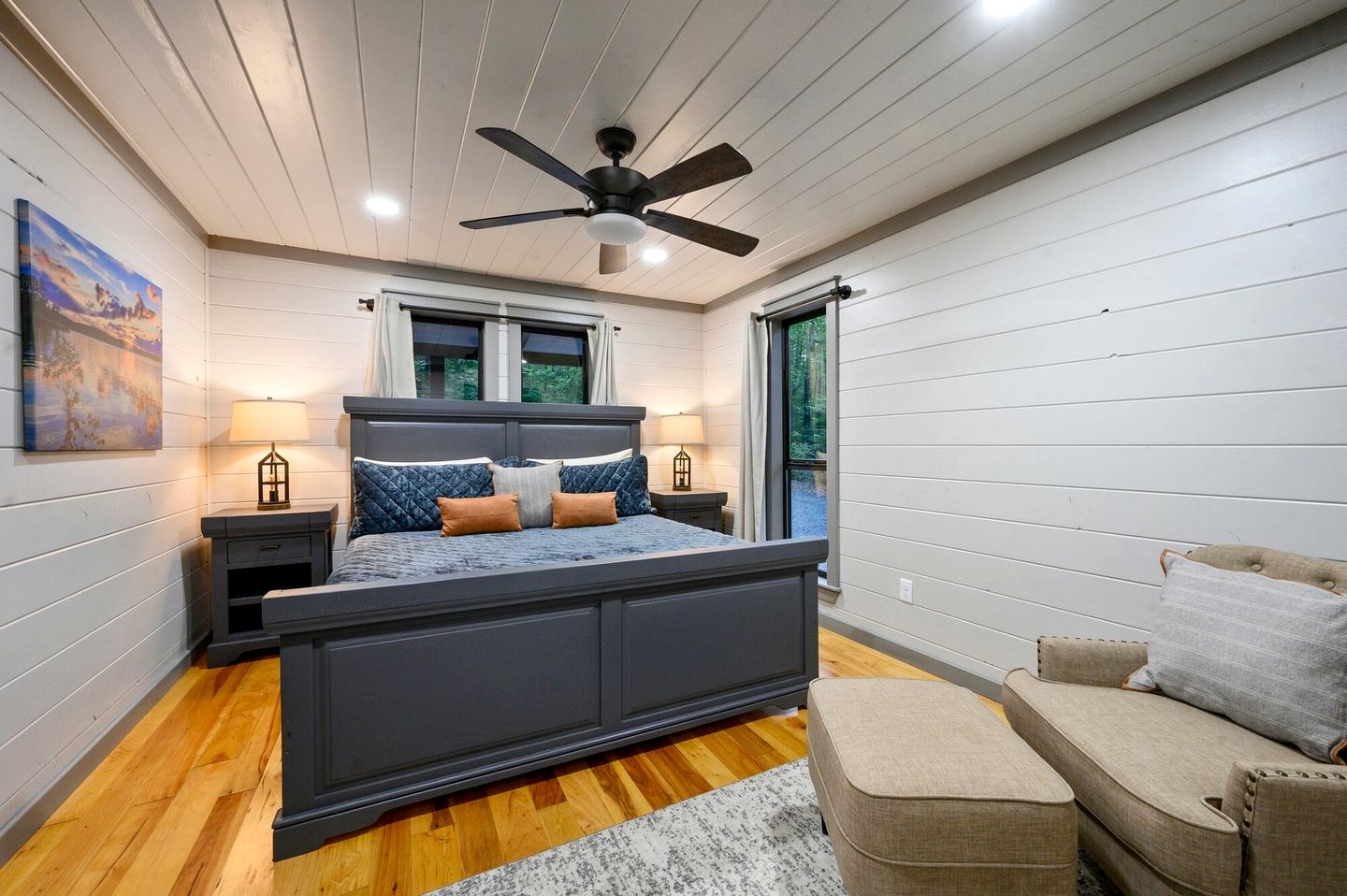 Romantic 1-Bedroom Cabin with Fireplace, Hot Tub & Nature Views Near Broken Bow