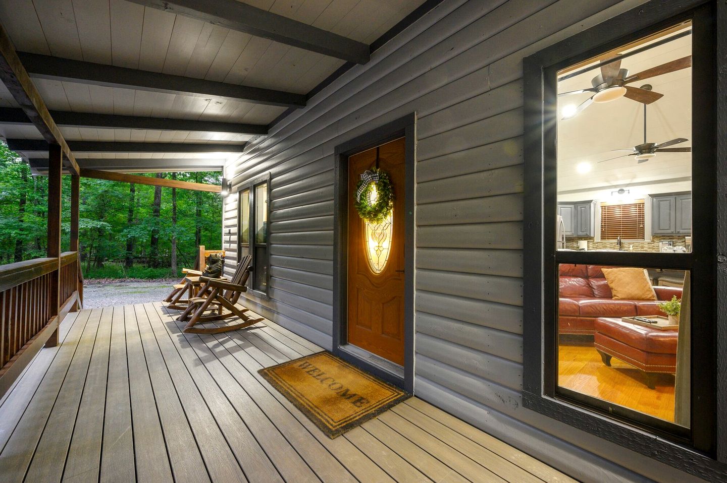 Romantic 1-Bedroom Cabin with Fireplace, Hot Tub & Nature Views Near Broken Bow