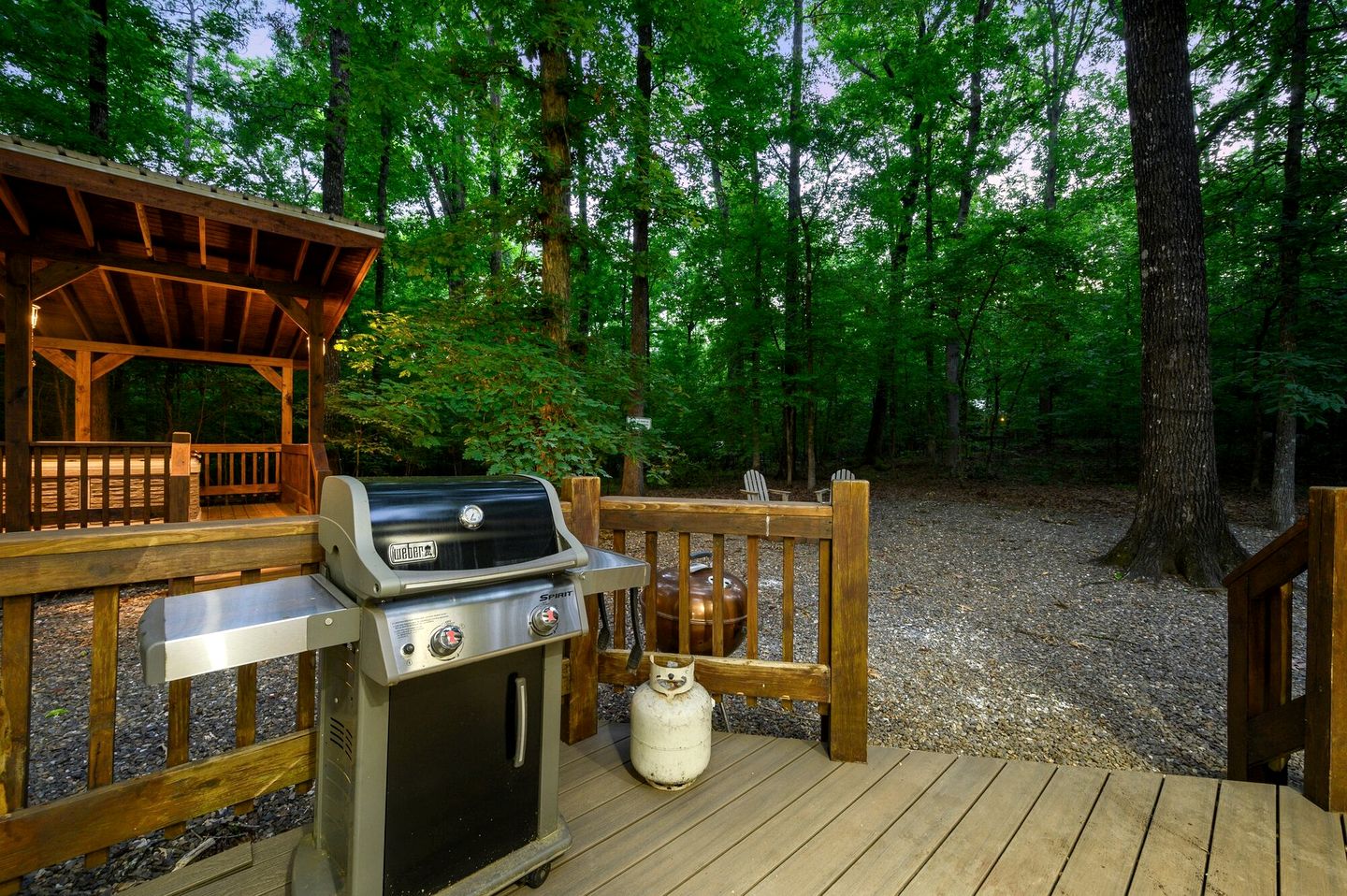 Romantic 1-Bedroom Cabin with Fireplace, Hot Tub & Nature Views Near Broken Bow