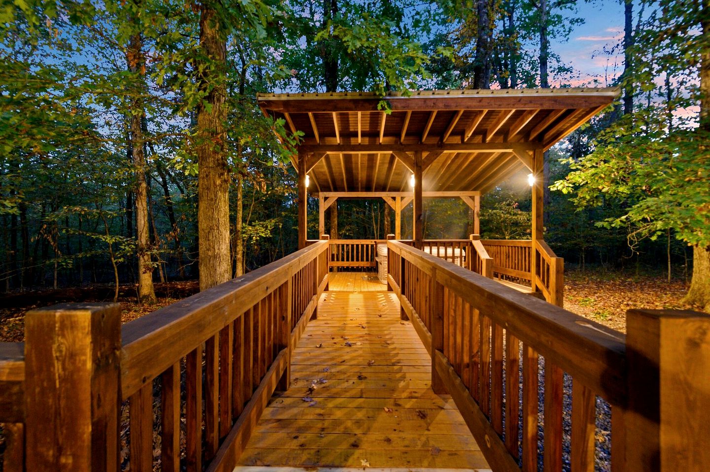 Romantic 1-Bedroom Cabin with Fireplace, Hot Tub & Nature Views Near Broken Bow