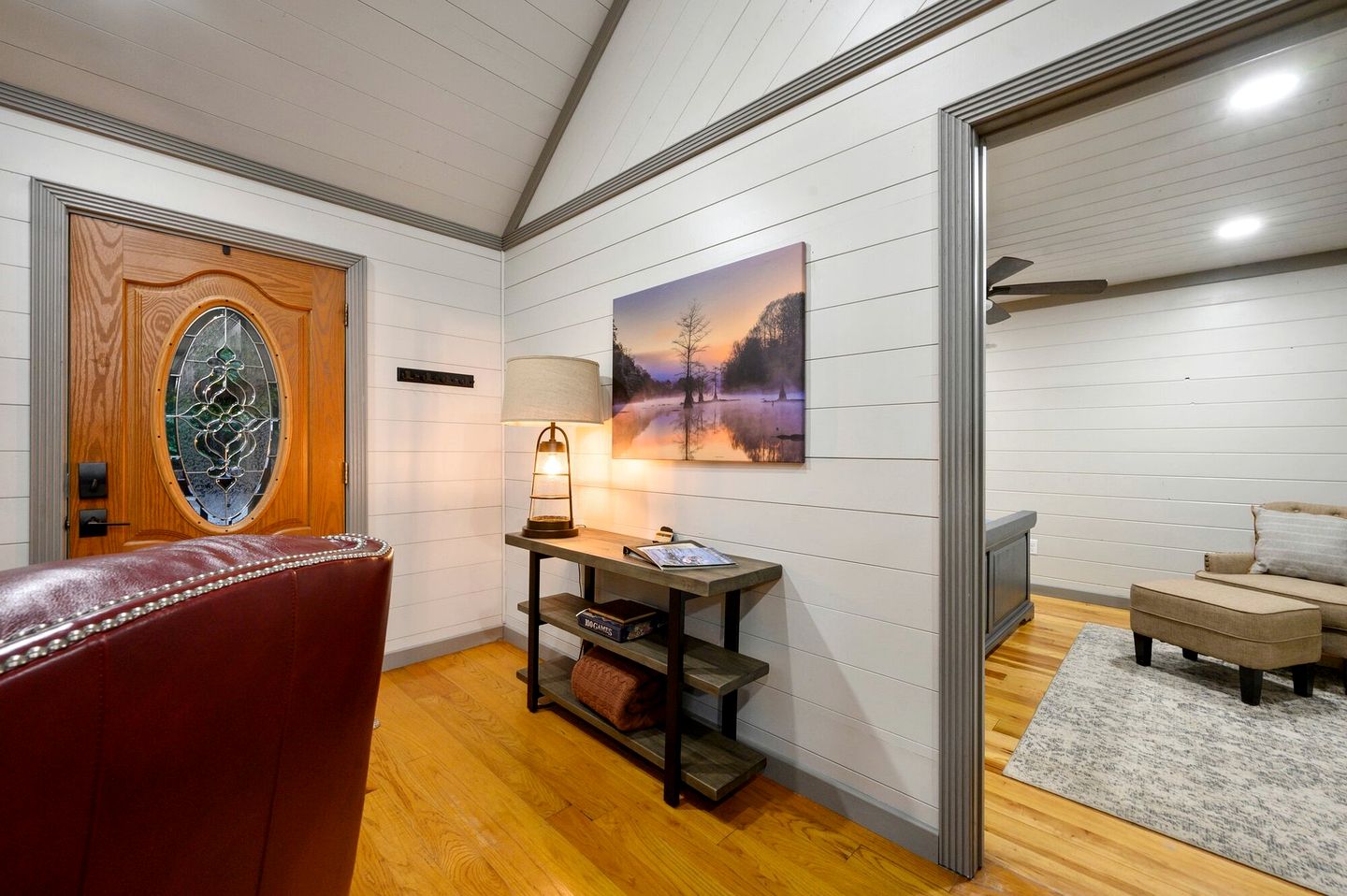 Romantic 1-Bedroom Cabin with Fireplace, Hot Tub & Nature Views Near Broken Bow