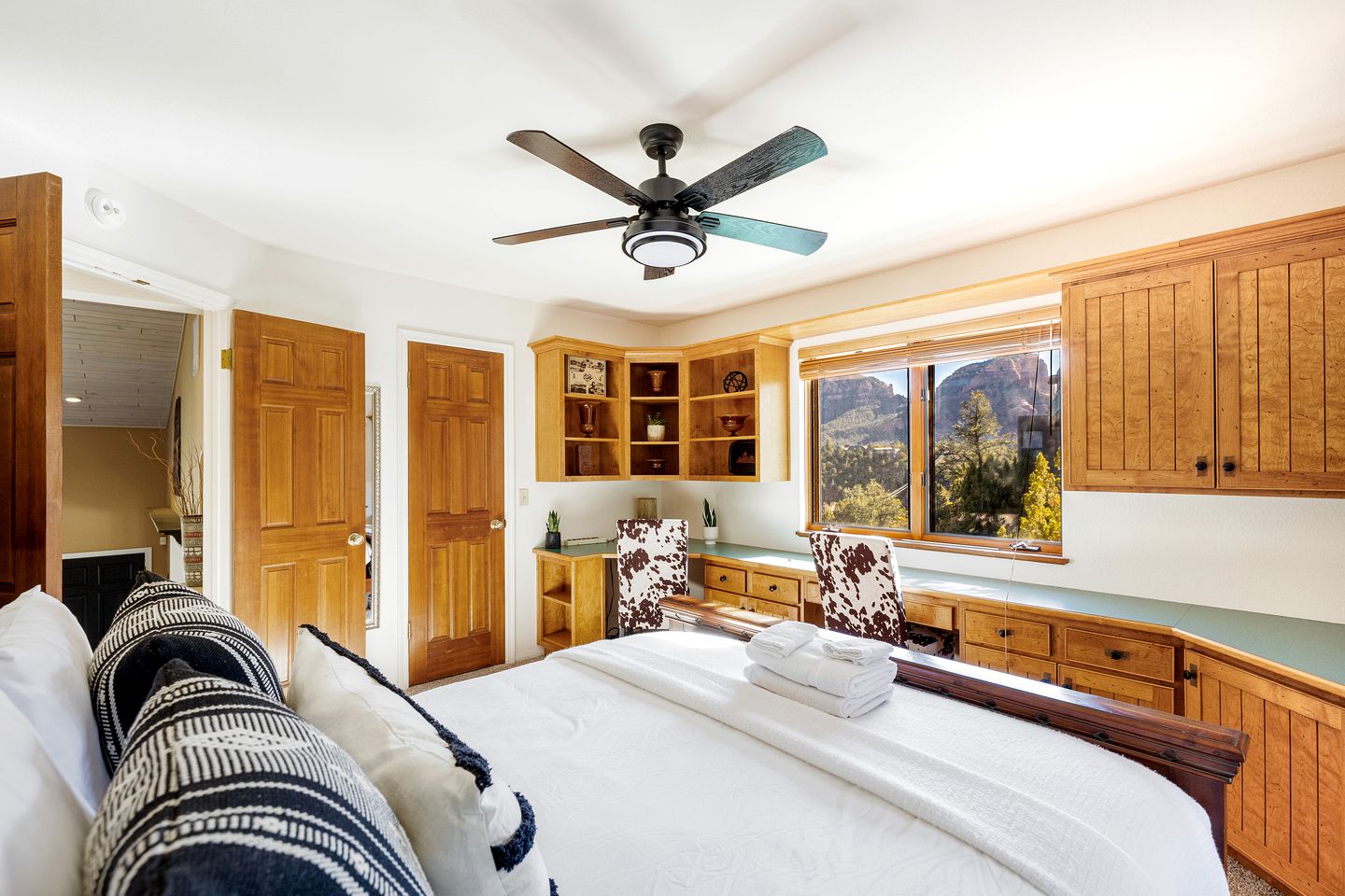 Amazing Vacation Rental with Gorgeous Views, Surrounded by High Desert Oak Trees in Sedona, Arizona