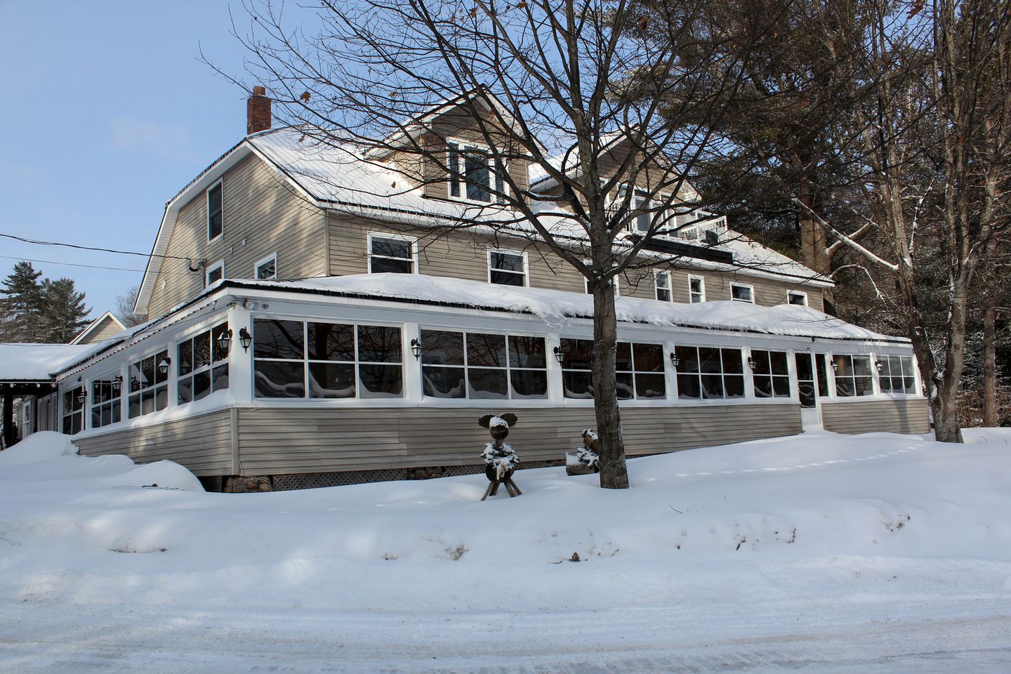 Idyllic Retreat for Two on the Bank of Hawk Lake Ontario, Canada