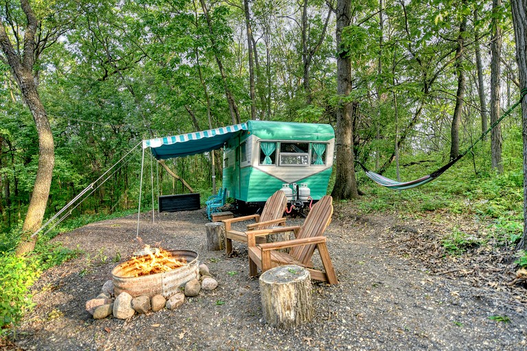 Rustic Vintage Camper for a Peaceful Romantic Getaway Surrounded by Trees in Troy, Wisconsin