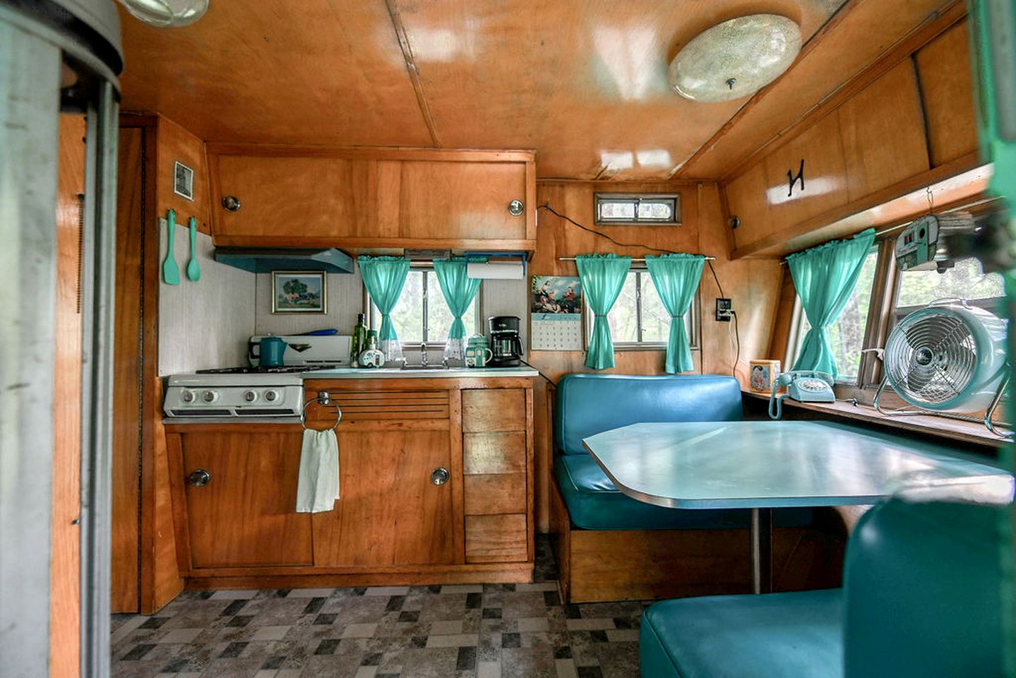 Rustic Vintage Camper for a Peaceful Romantic Getaway Surrounded by Trees in Troy, Wisconsin