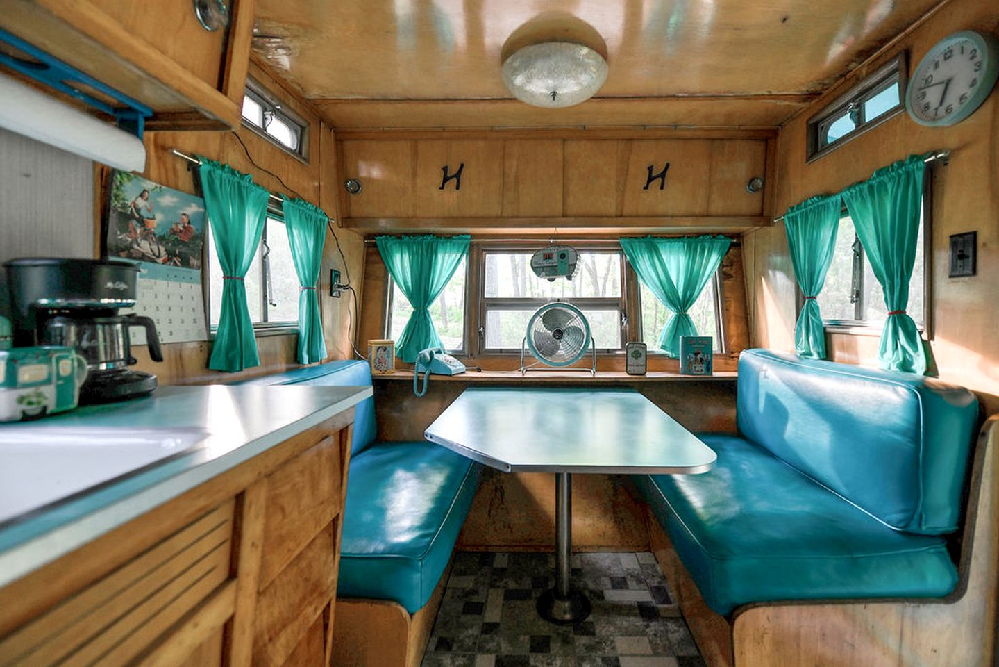 Rustic Vintage Camper for a Peaceful Romantic Getaway Surrounded by Trees in Troy, Wisconsin