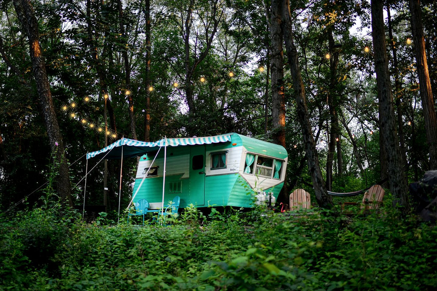 Rustic Vintage Camper for a Peaceful Romantic Getaway Surrounded by Trees in Troy, Wisconsin