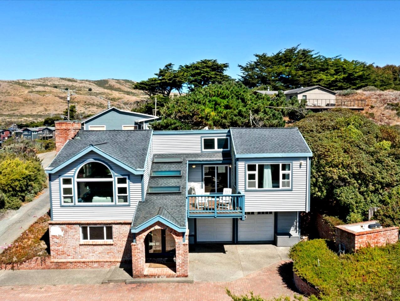 Luminous Family Retreat with Sauna and Spectacular Ocean Views in California