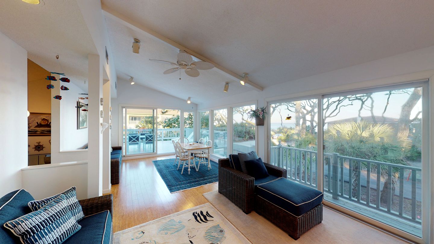 Beachfront House Fabulous for Groups and Water Activities in Jekyll Island, Georgia