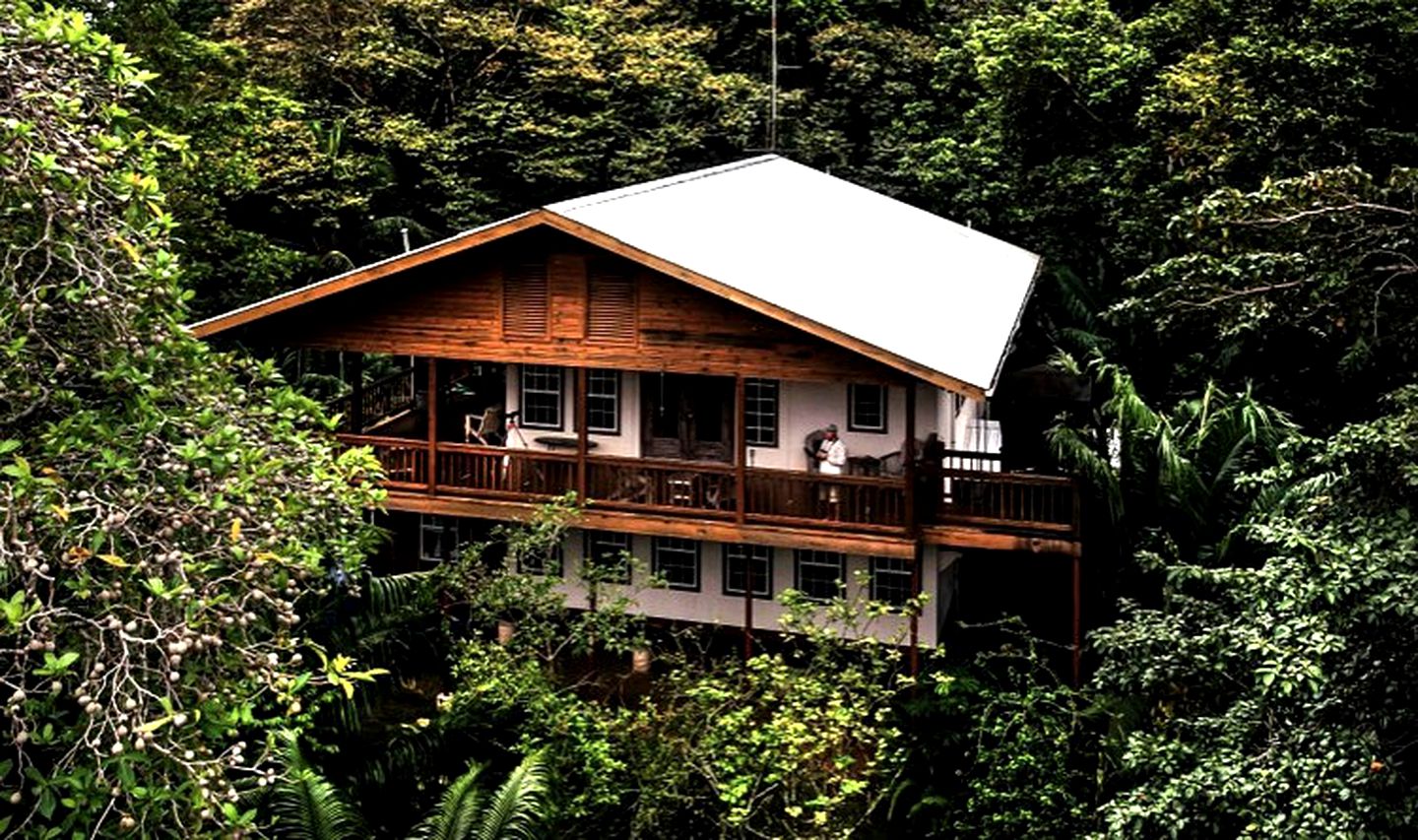 Cottages (Isla Bastimentos, Bocas del Toro, Panama)