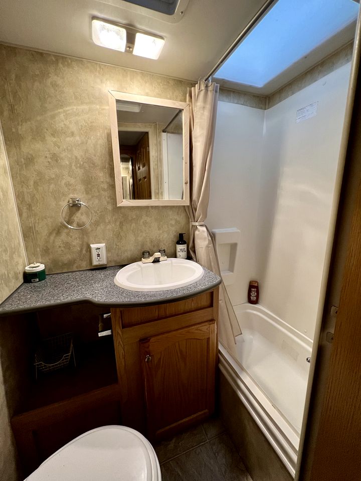Glamping Caravan with Ocean Views in Halfmoon Bay, Perfect for a Weekend of Coastal Hiking