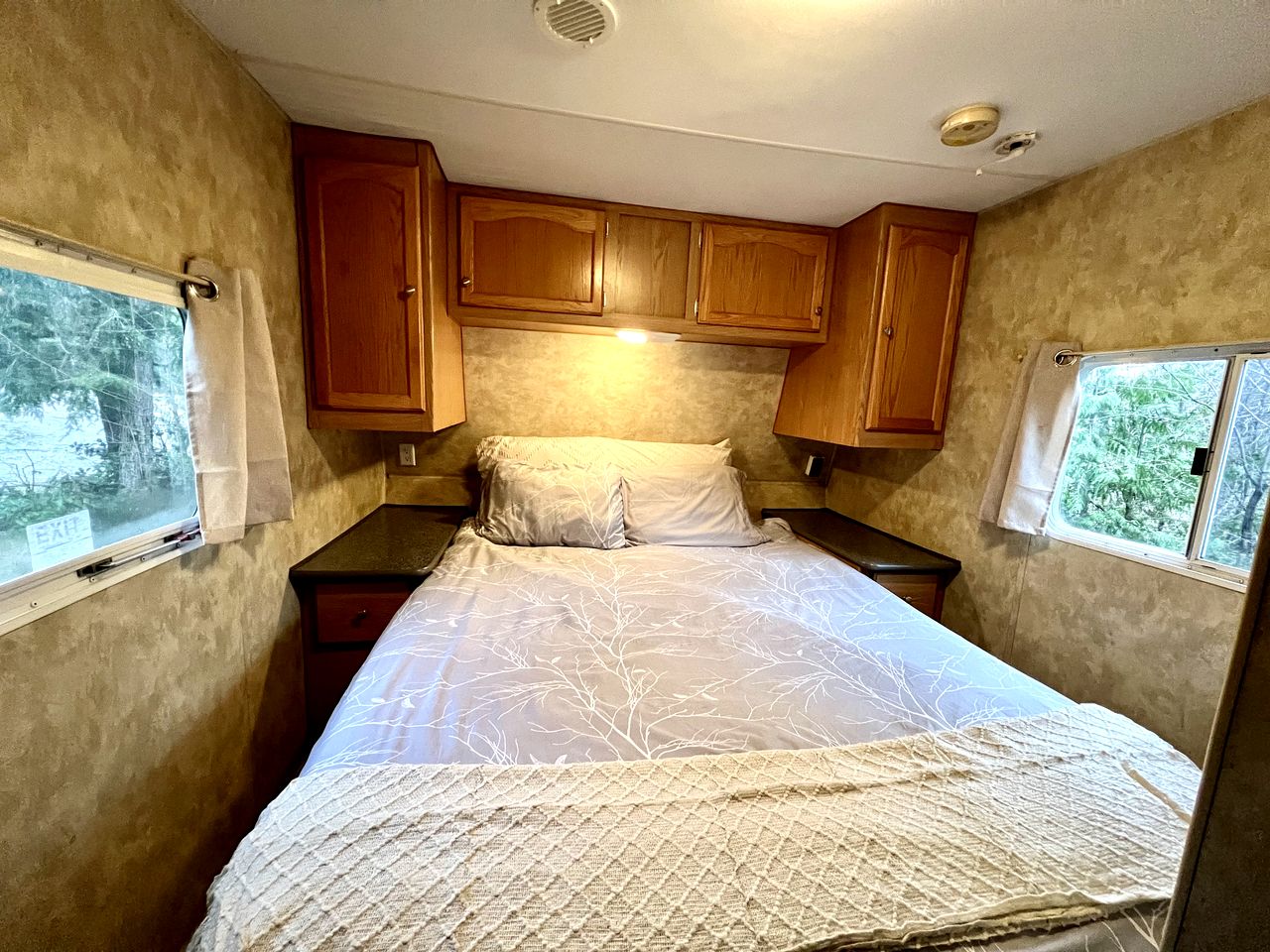 Glamping Caravan with Ocean Views in Halfmoon Bay, Perfect for a Weekend of Coastal Hiking