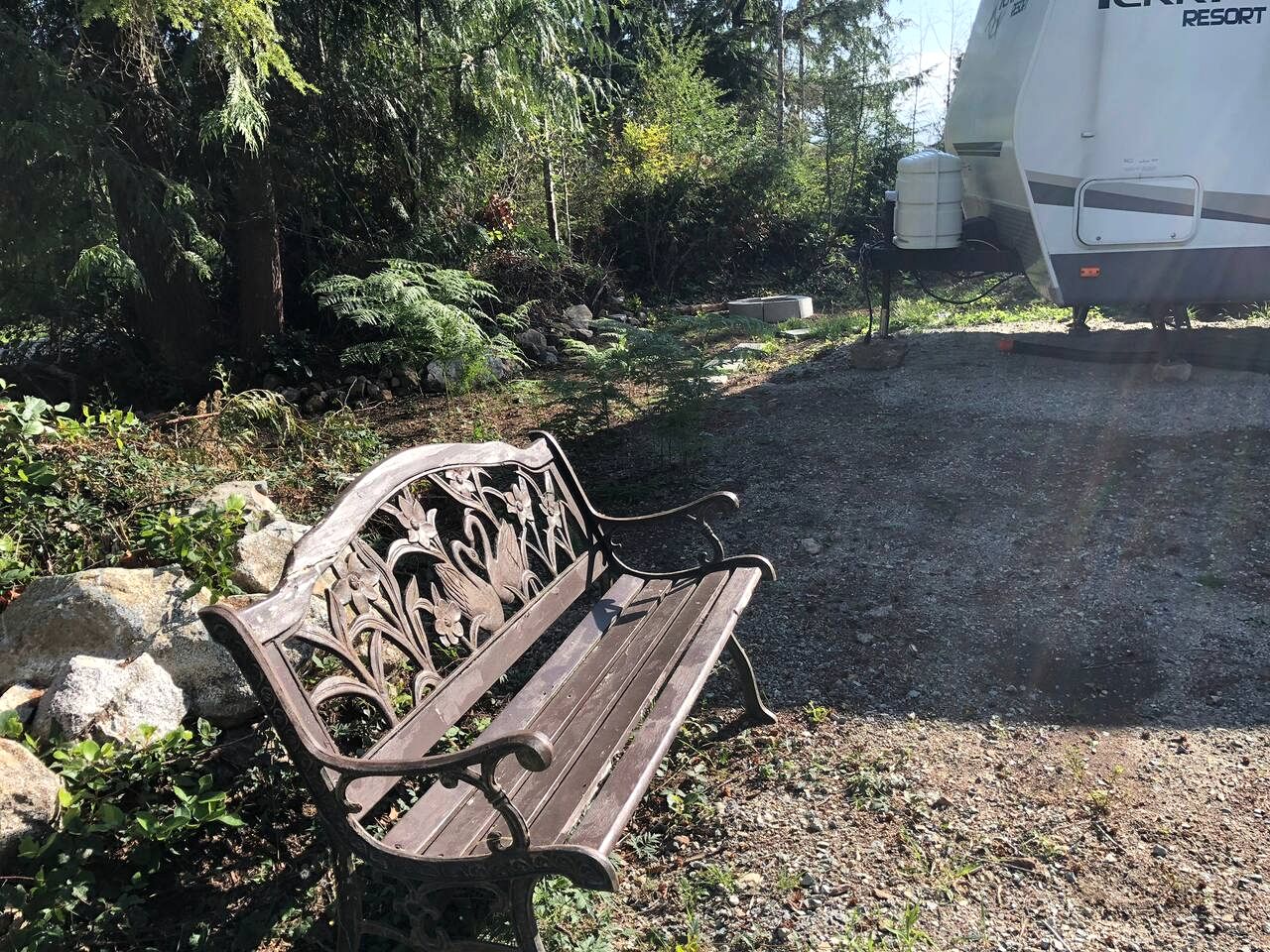 Glamping Caravan with Ocean Views in Halfmoon Bay, Perfect for a Weekend of Coastal Hiking