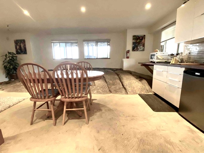 Vacation Rentals (Canada, --, --)