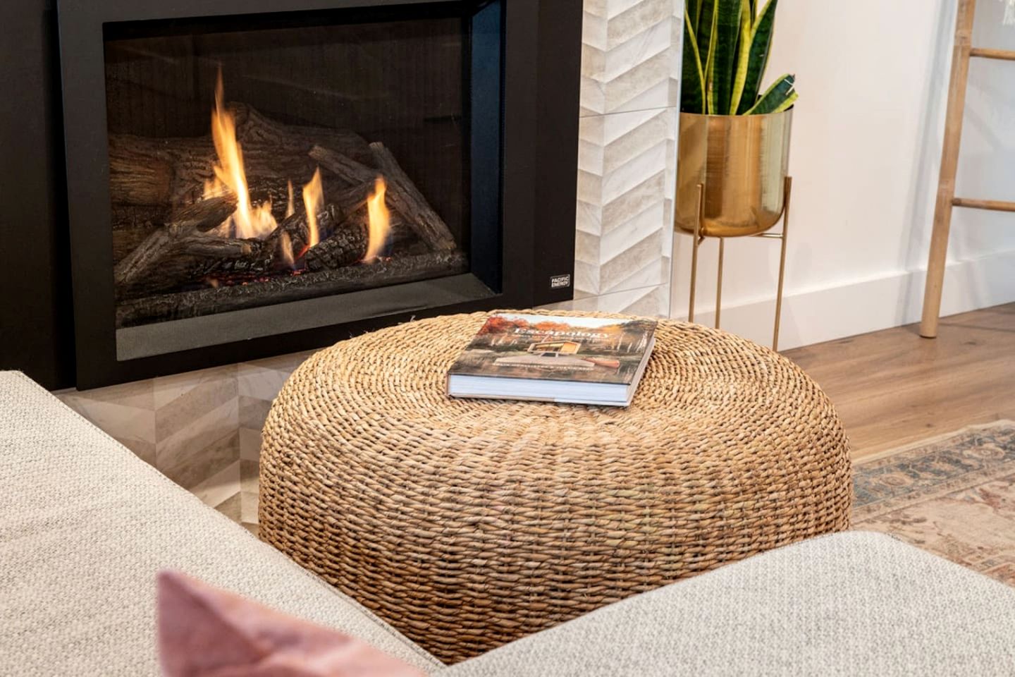 Chic Oceanfront Retreat with Cedar Sauna near Stories Beach in Campbell River, BC