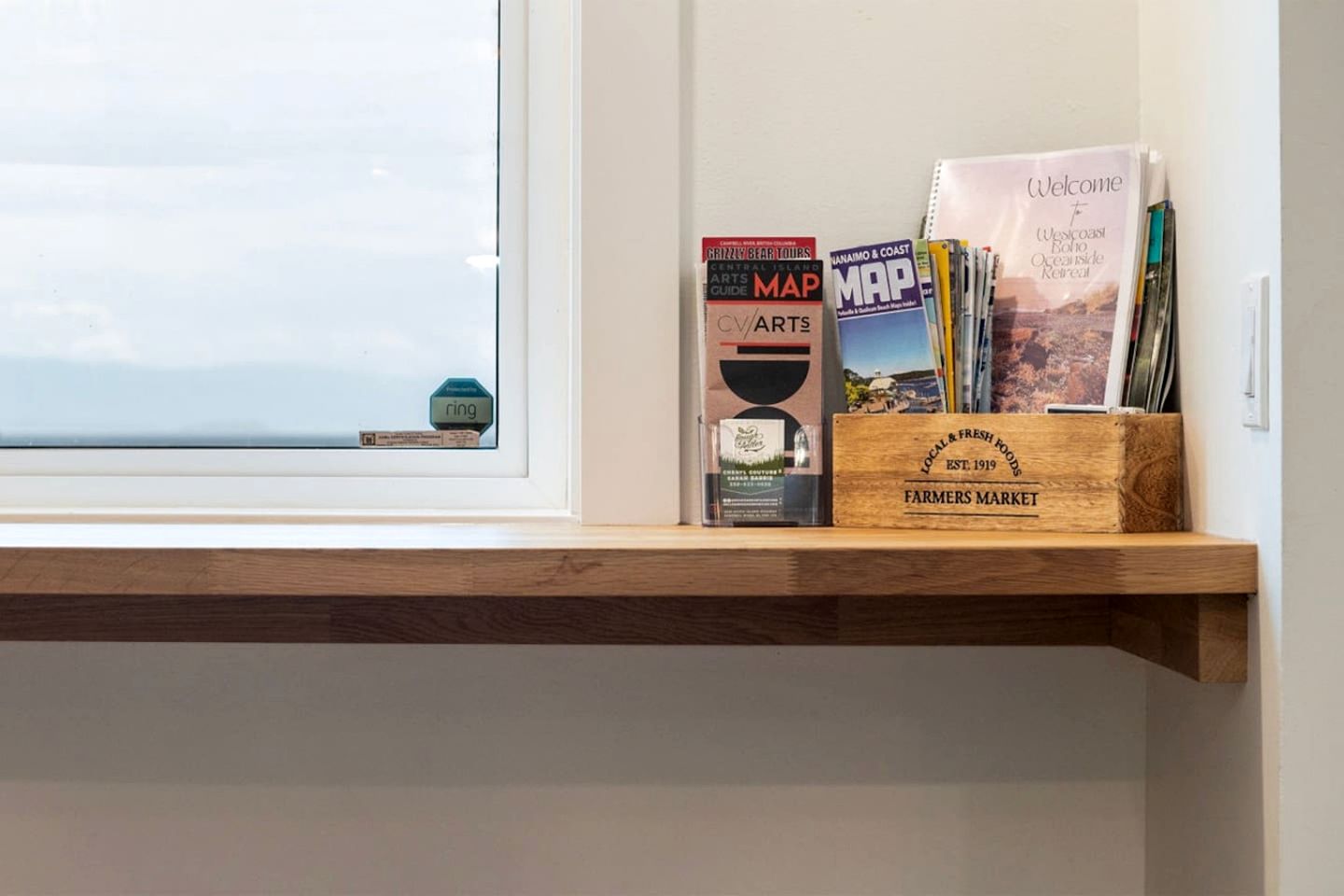 Chic Oceanfront Retreat with Cedar Sauna near Stories Beach in Campbell River, BC