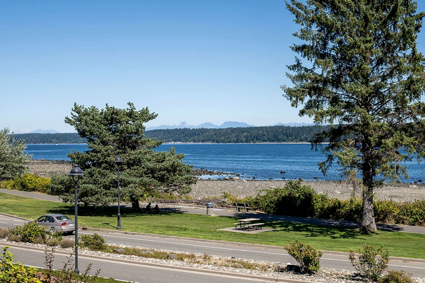 Beautiful Modern Beach House with Stunning Views of the Salish Sea in Campbell River, BC