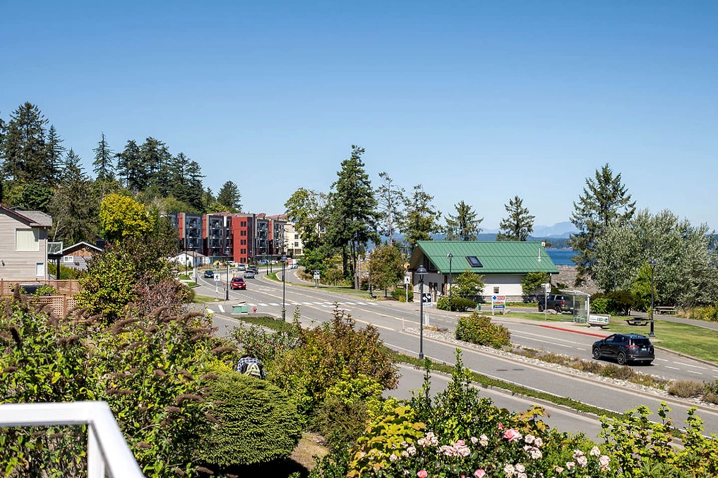 Beautiful Modern Beach House with Stunning Views of the Salish Sea in Campbell River, BC