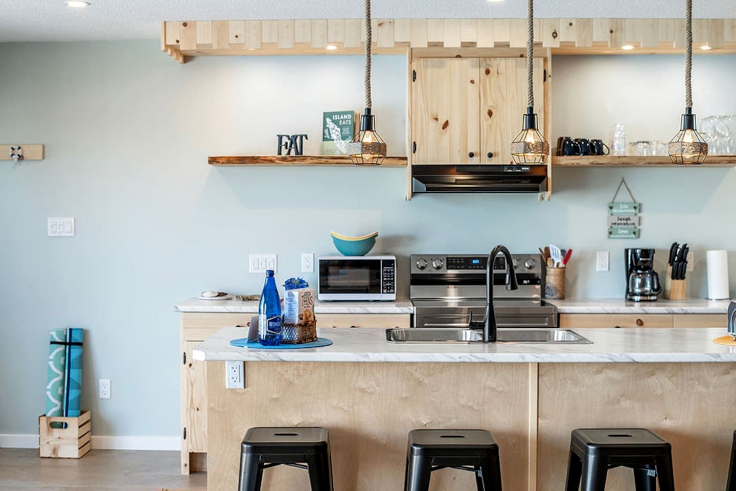 Beautiful Modern Beach House with Stunning Views of the Salish Sea in Campbell River, BC