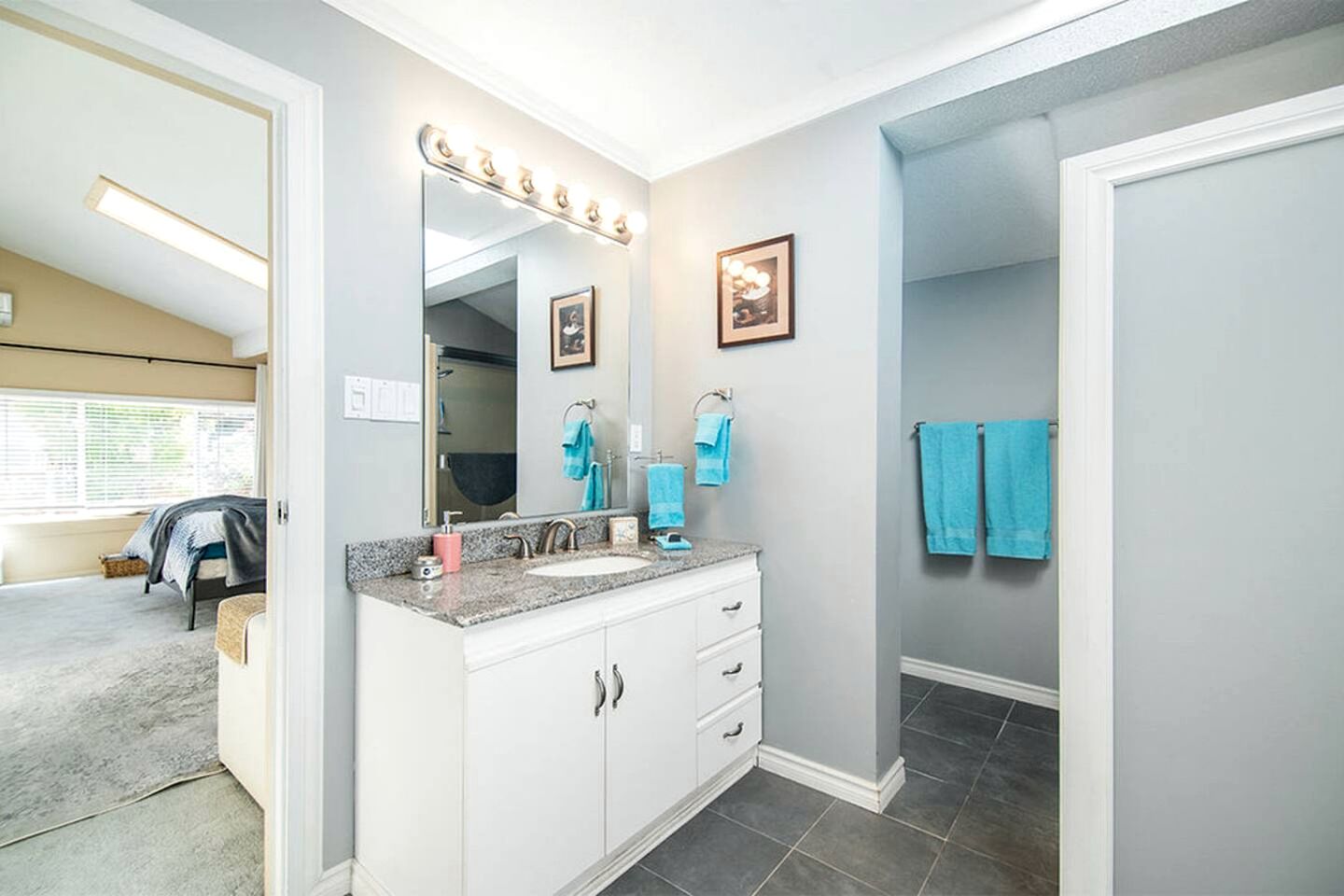 Beautiful Modern Beach House with Stunning Views of the Salish Sea in Campbell River, BC