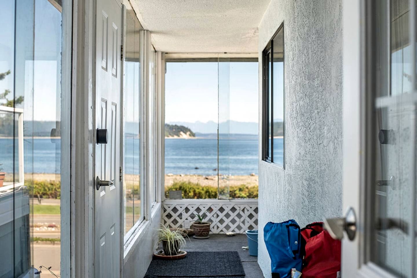 Beautiful Modern Beach House with Stunning Views of the Salish Sea in Campbell River, BC