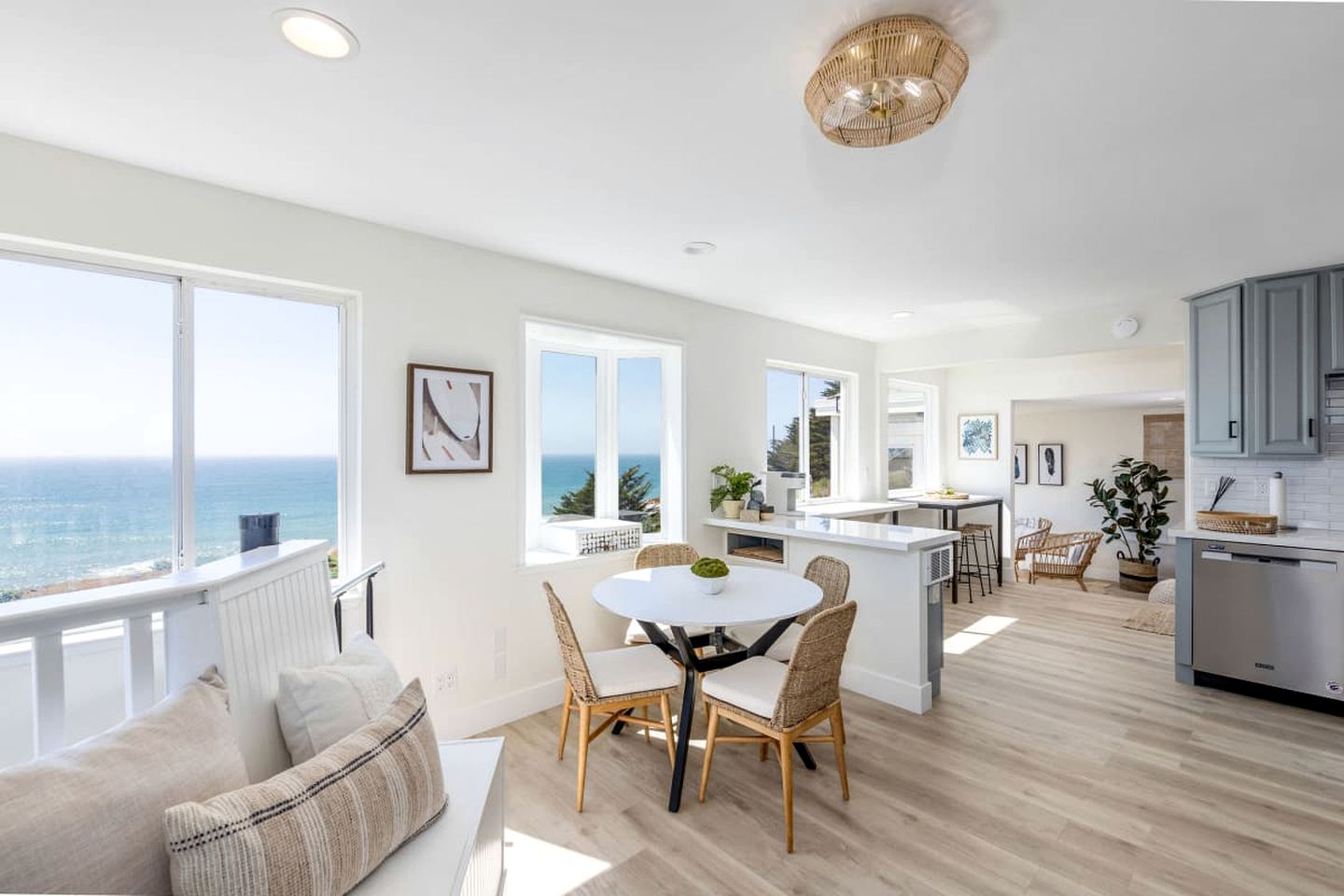 RUOceanfront Coastal Home w/ Breathtaking Views Hiking, Beaches