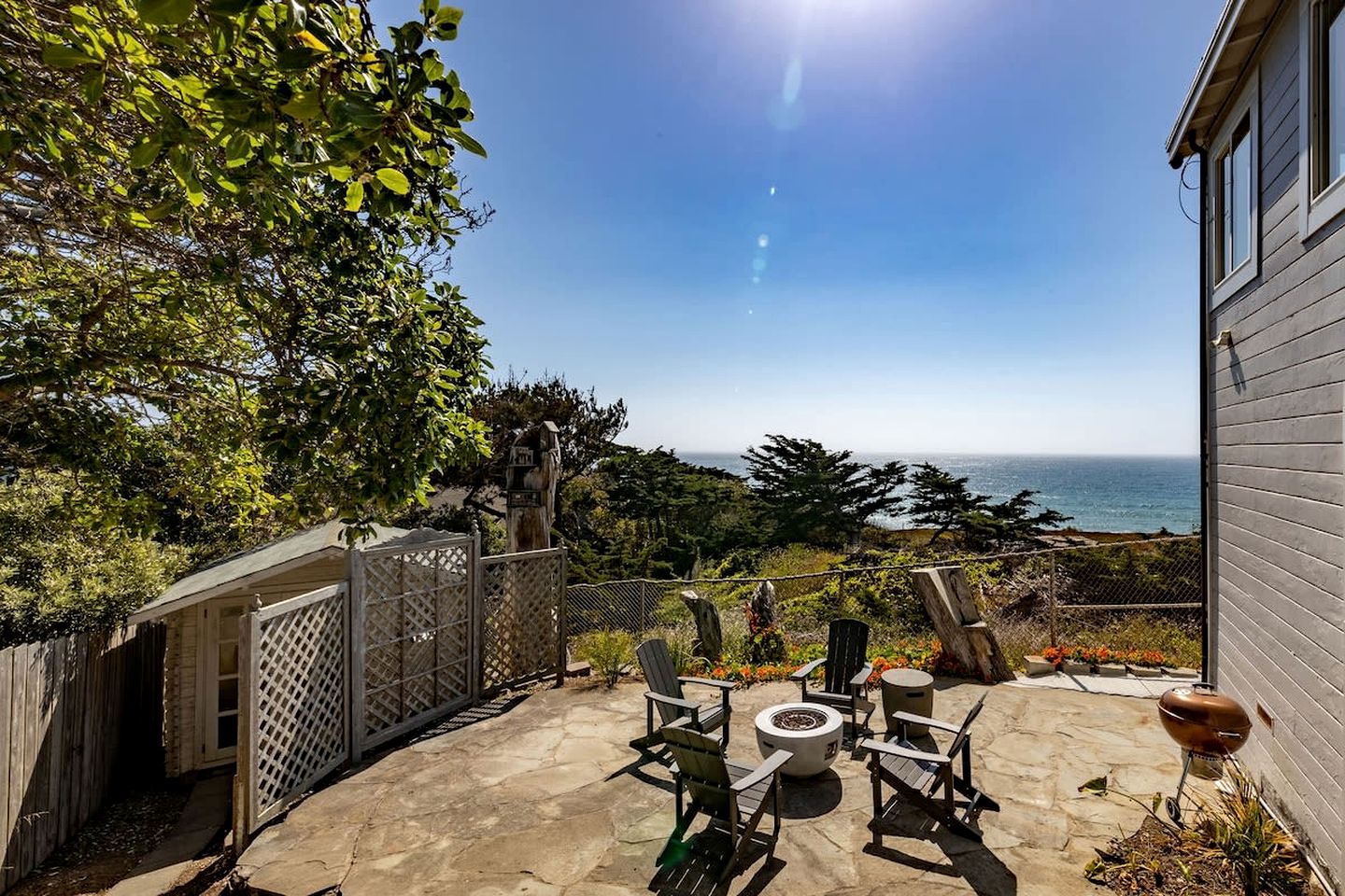 Scenic Oceanfront Coastal Retreat with Private Writer’s Space Near Montara Point Lighthouse, Northern California