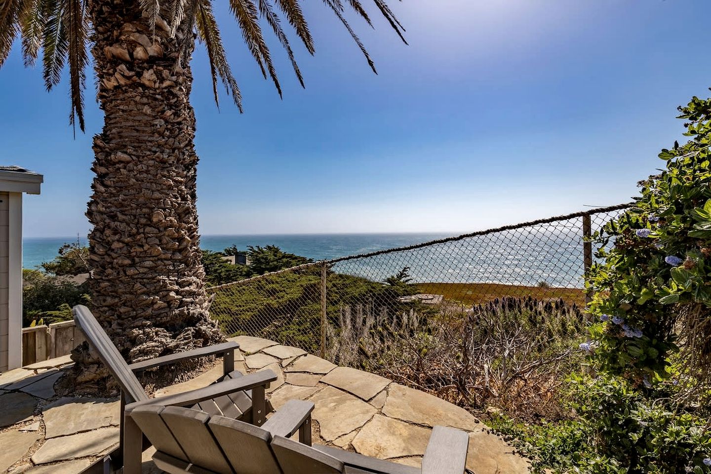 Scenic Oceanfront Coastal Retreat with Private Writer’s Space Near Montara Point Lighthouse, Northern California
