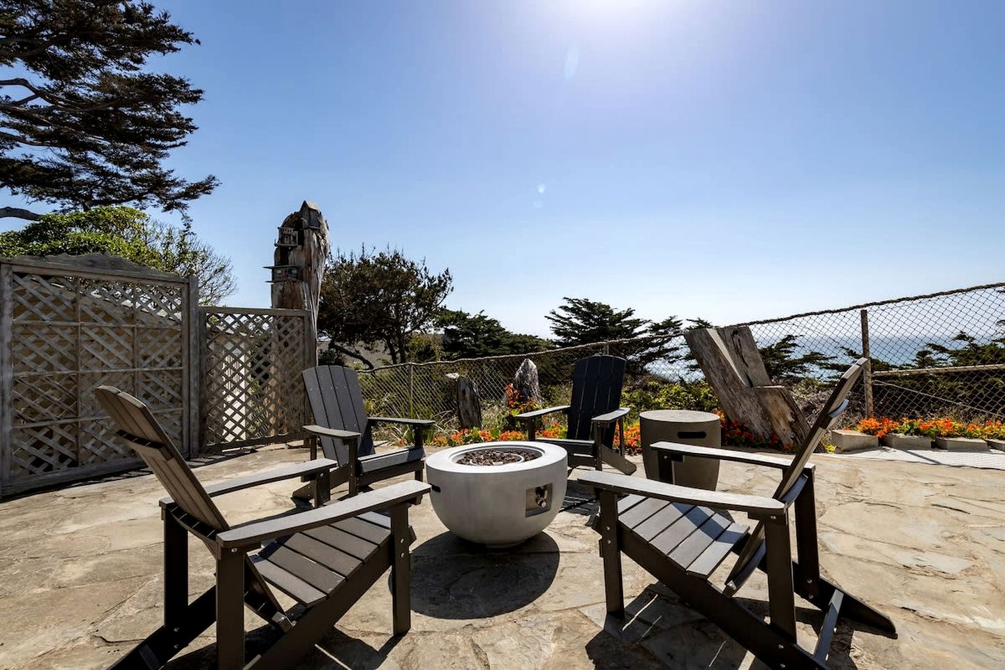Scenic Oceanfront Coastal Retreat with Private Writer’s Space Near Montara Point Lighthouse, Northern California
