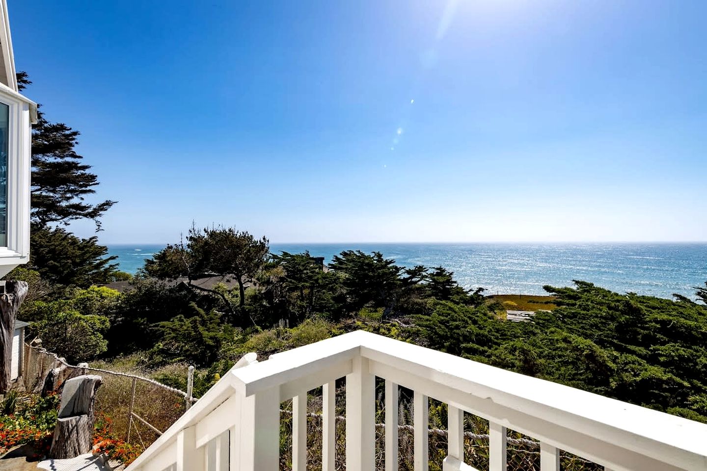 Scenic Oceanfront Coastal Retreat with Private Writer’s Space Near Montara Point Lighthouse, Northern California