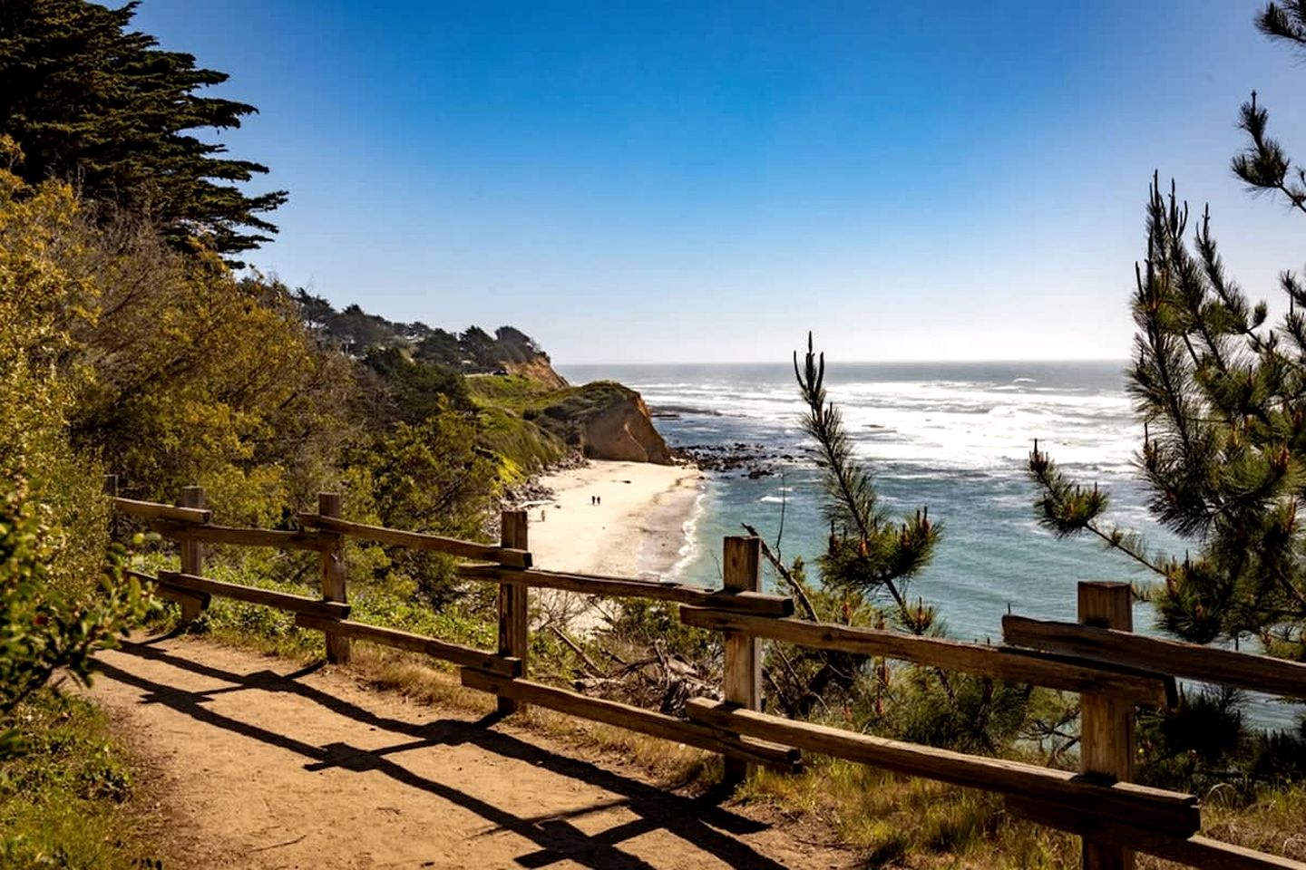 Scenic Oceanfront Coastal Retreat with Private Writer’s Space Near Montara Point Lighthouse, Northern California
