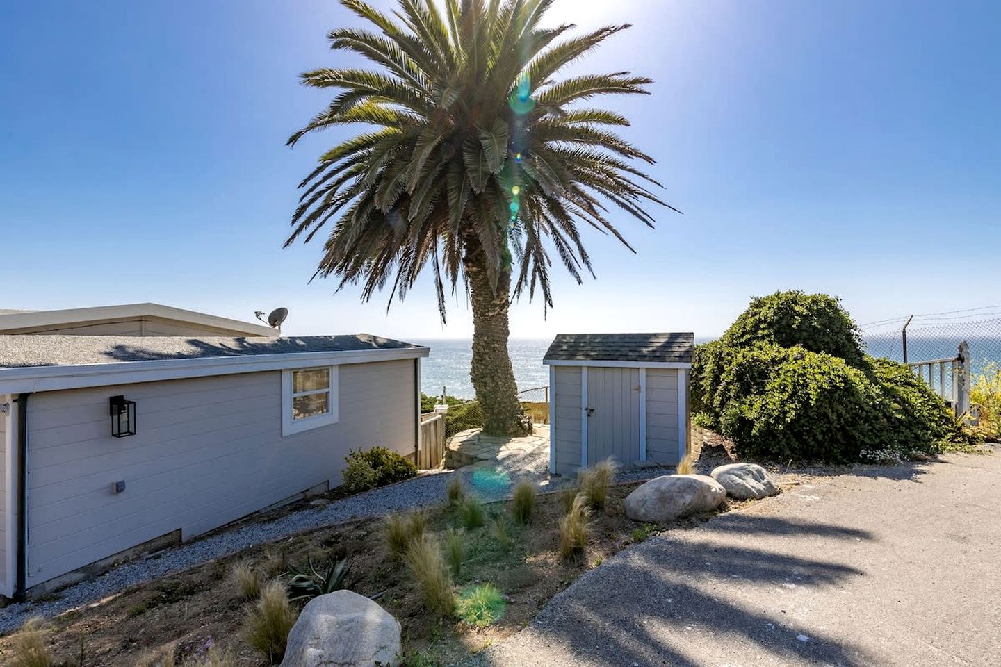 Scenic Oceanfront Coastal Retreat with Private Writer’s Space Near Montara Point Lighthouse, Northern California