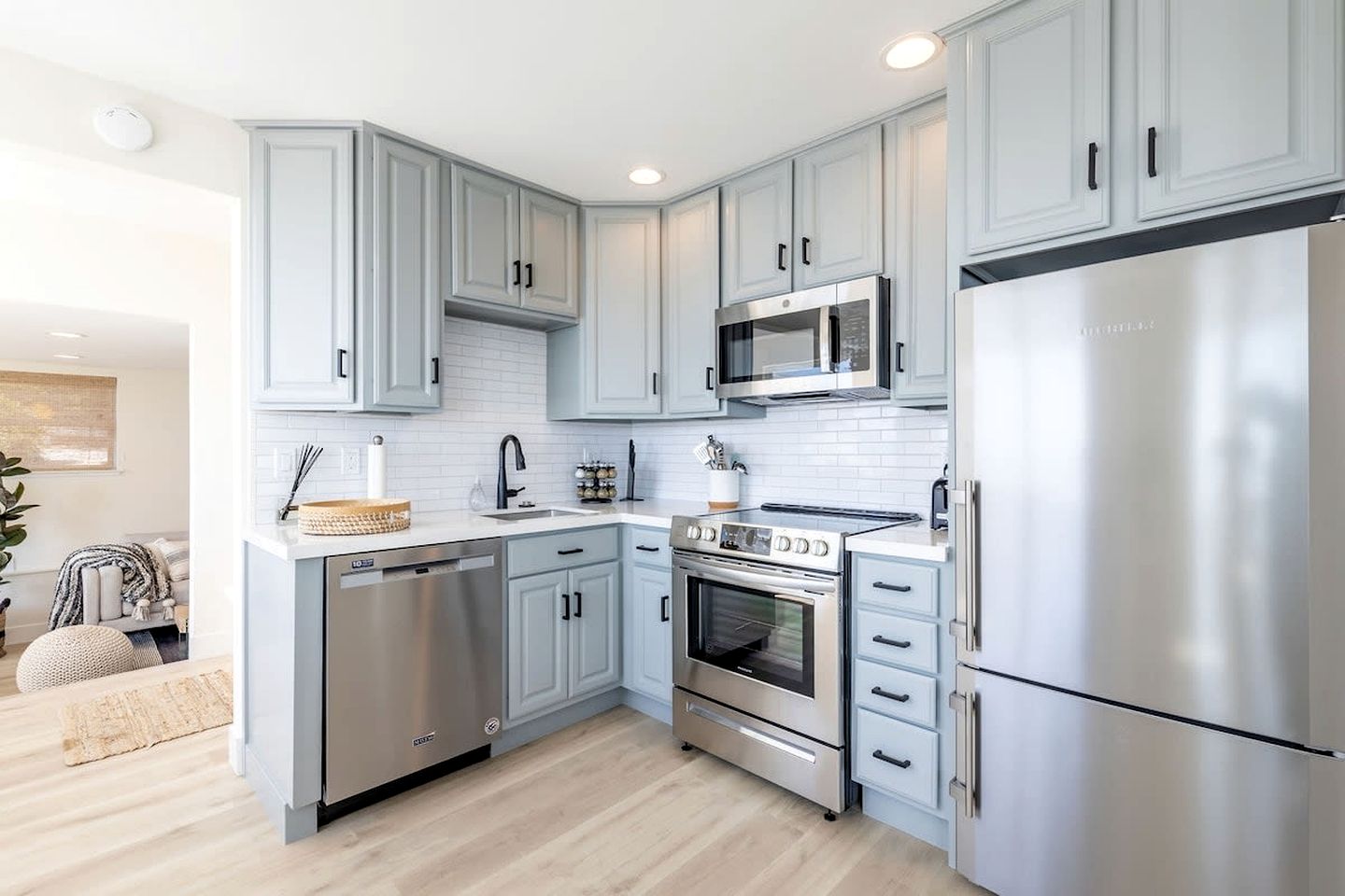 Scenic Oceanfront Coastal Retreat with Private Writer’s Space Near Montara Point Lighthouse, Northern California