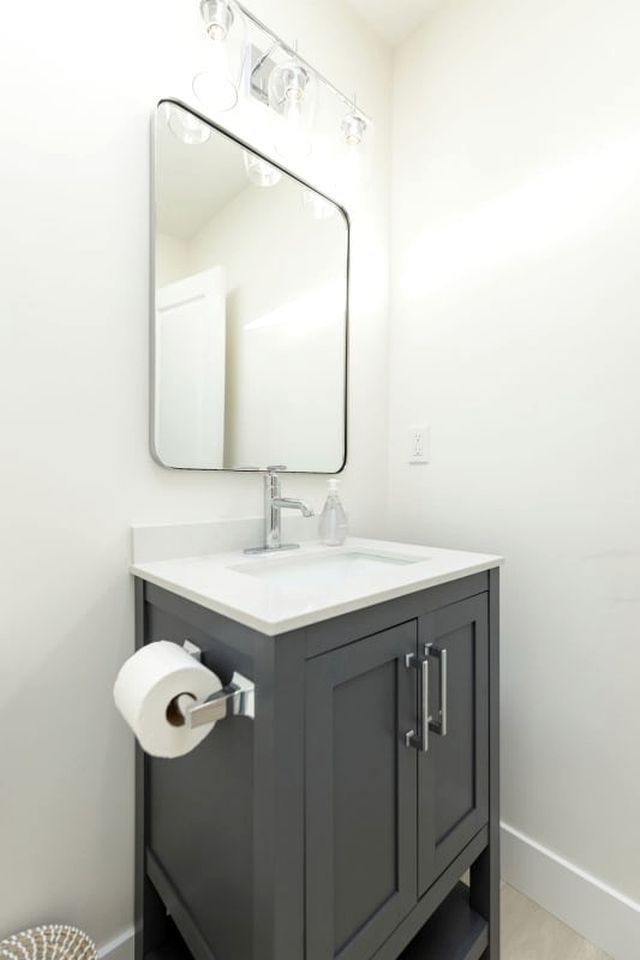 Scenic Oceanfront Coastal Retreat with Private Writer’s Space Near Montara Point Lighthouse, Northern California