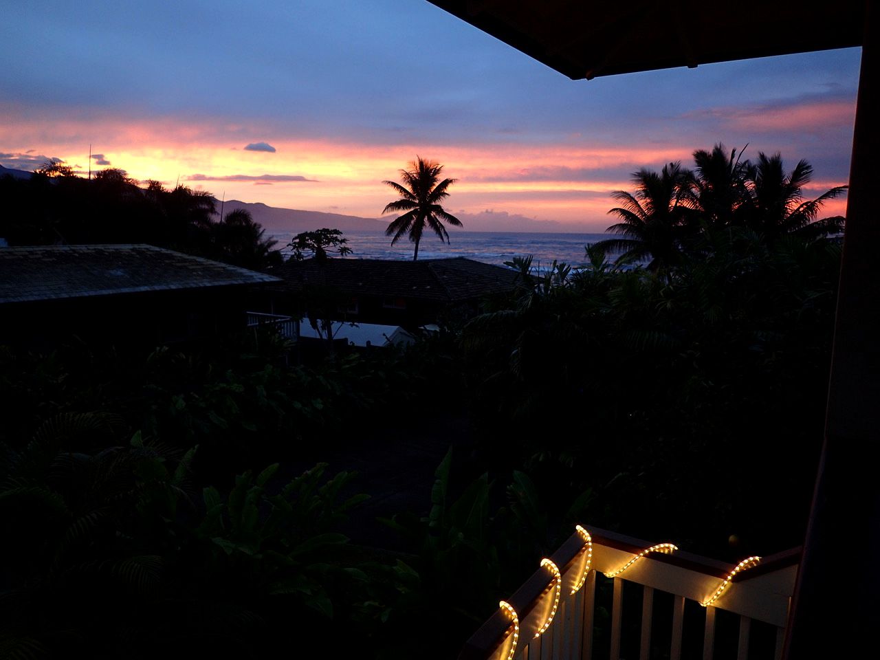 Oceanfront Cottage Rental for Couples Retreat on North Shore of Maui, Hawaii